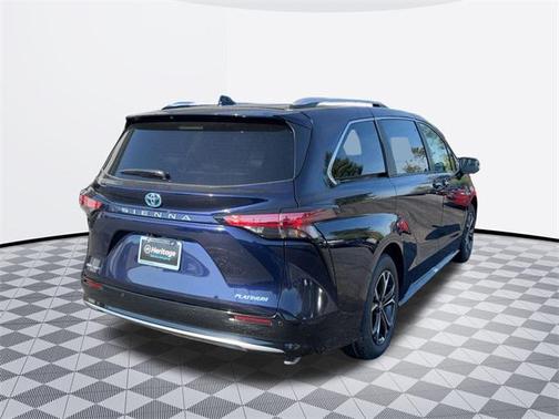 2025 Toyota Sienna Platinum 7 Passenger