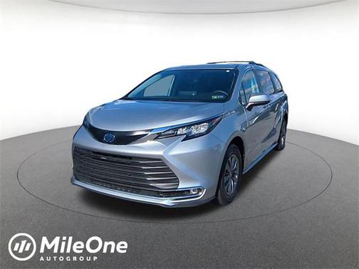 2023 Toyota Sienna XLE