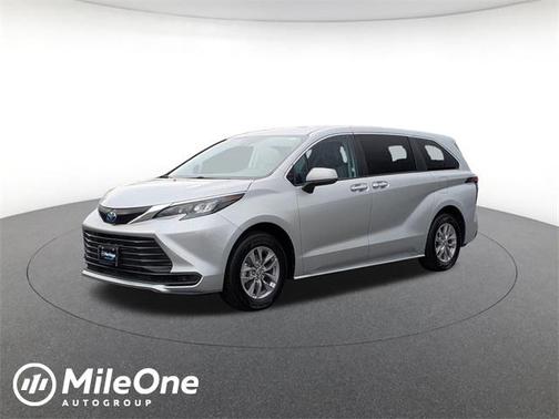 2024 Toyota Sienna LE