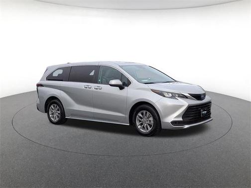 2024 Toyota Sienna LE