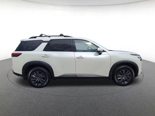 Pearl White Tricoat 2022 Nissan Pathfinder SV 4WD