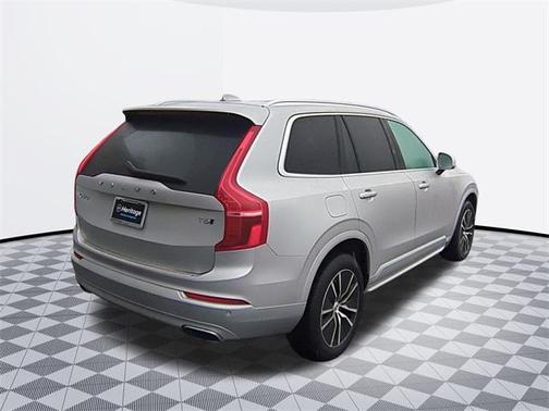 2020 Volvo XC90 T6 Momentum