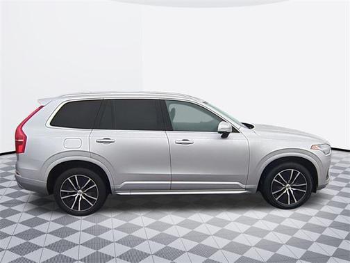 2020 Volvo XC90 T6 Momentum