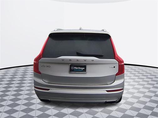 2020 Volvo XC90 T6 Momentum