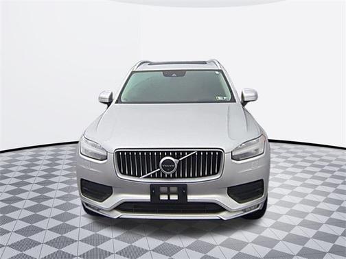 2020 Volvo XC90 T6 Momentum