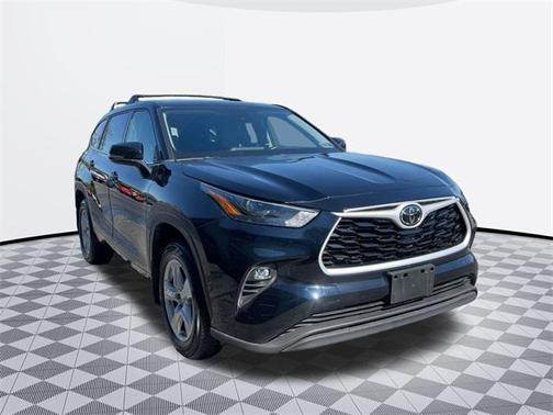 2022 Toyota Highlander LE