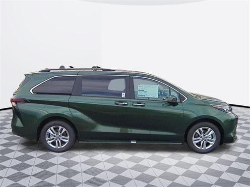 2025 Toyota Sienna XLE 7 Passenger
