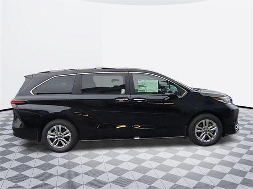 2025 Toyota Sienna Limited 7-Passenger