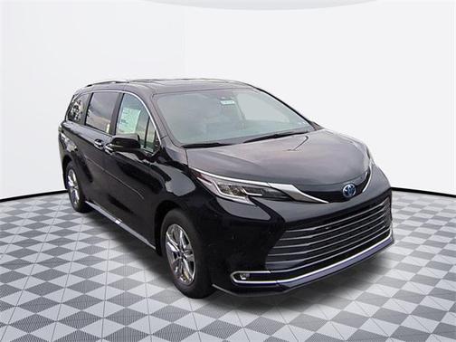 2025 Toyota Sienna Limited 7-Passenger
