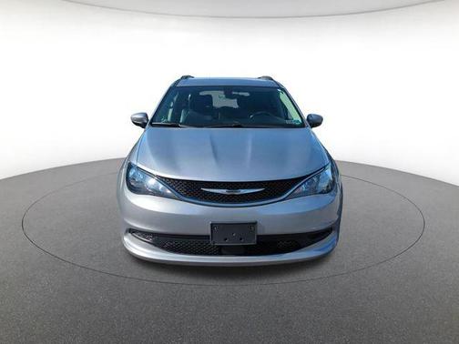 Billet Silver Metallic Clearcoat 2021 Chrysler Voyager LXI