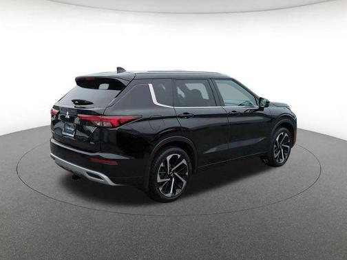 Black Diamond 2022 Mitsubishi Outlander SEL 2.5 S-AWC