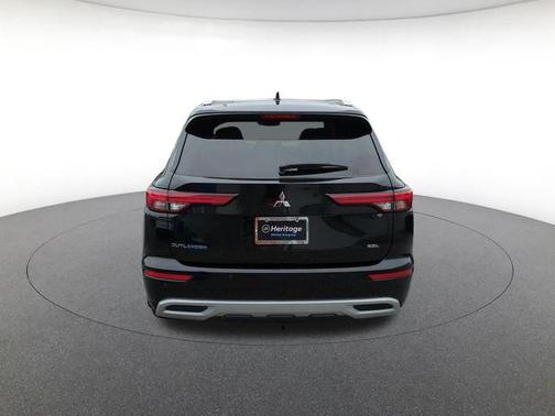 Black Diamond 2022 Mitsubishi Outlander SEL 2.5 S-AWC