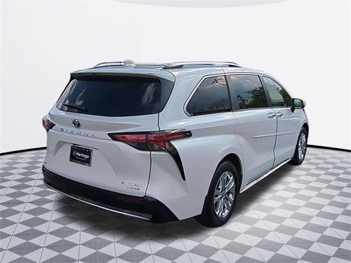 2023 Toyota Sienna Platinum 7 Passenger