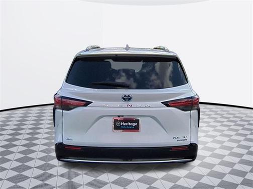 2023 Toyota Sienna Platinum 7 Passenger
