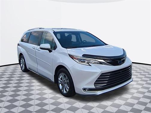 2023 Toyota Sienna Platinum 7 Passenger