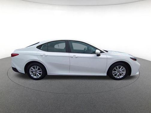 Ice 2025 Toyota Camry LE