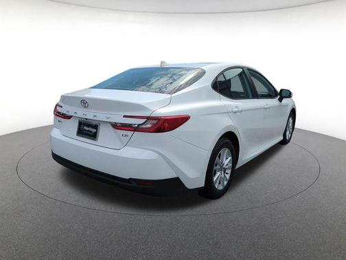 Ice 2025 Toyota Camry LE