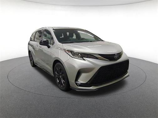2022 Toyota Sienna XSE 7 Passenger
