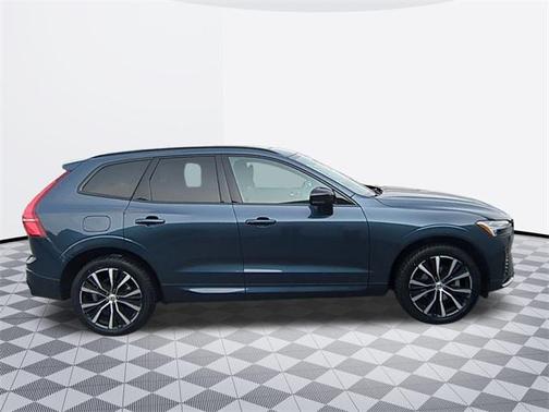 2024 Volvo XC60 B5 Plus Dark Theme