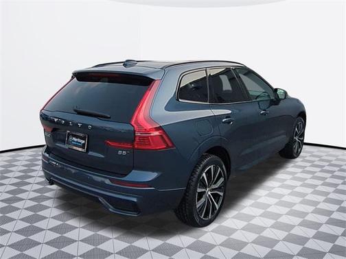 2024 Volvo XC60 B5 Plus Dark Theme