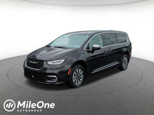 Brilliant Black Clearcoat 2023 Chrysler Pacifica Hybrid Limited