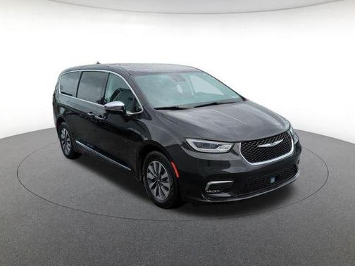Brilliant Black Clearcoat 2023 Chrysler Pacifica Hybrid Limited