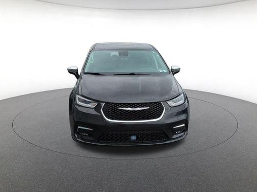 Brilliant Black Clearcoat 2023 Chrysler Pacifica Hybrid Limited