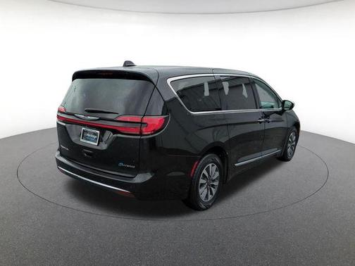 Brilliant Black Clearcoat 2023 Chrysler Pacifica Hybrid Limited