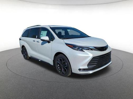 Pearl 2026 Toyota Sienna Platinum