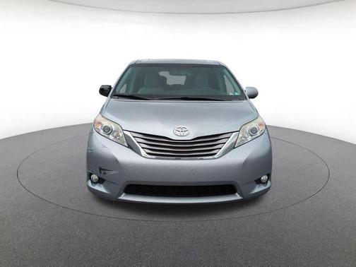 Silver Sky Metallic 2016 Toyota Sienna XLE