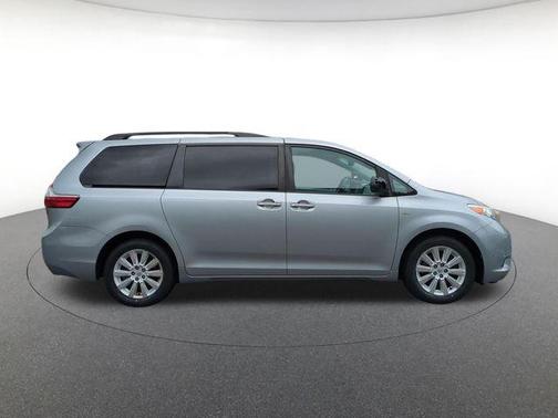 Silver Sky Metallic 2016 Toyota Sienna XLE