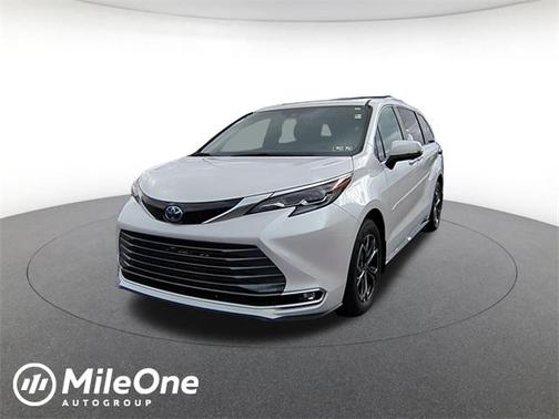 2025 Toyota Sienna Platinum 7 Passenger