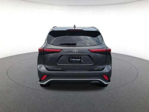 Magnetic Gray Metallic 2021 Toyota Highlander XSE