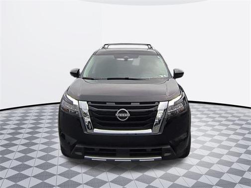 2025 Nissan Pathfinder Platinum 4WD