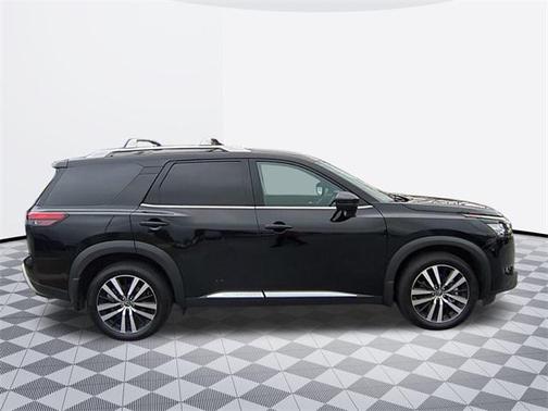 2025 Nissan Pathfinder Platinum 4WD