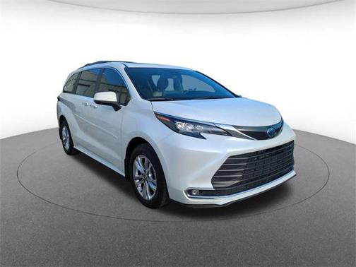 2024 Toyota Sienna XLE