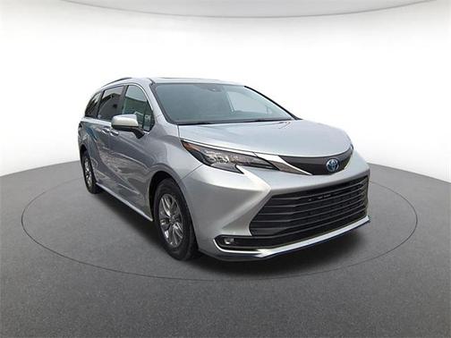 2025 Toyota Sienna XLE
