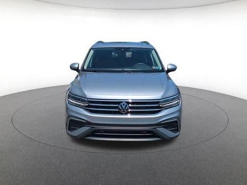 Pyrite Silver Metallic 2024 Volkswagen Tiguan 2.0T SE 4MOTION