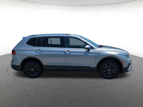 Pyrite Silver Metallic 2024 Volkswagen Tiguan 2.0T SE 4MOTION