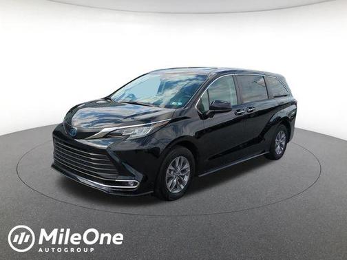 Midnight Black Metallic 2023 Toyota Sienna XLE