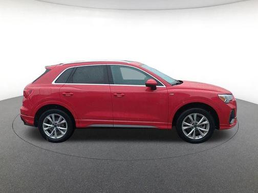 Progressive Red Metallic 2025 Audi Q3 Premium 45 TFSI S line quattro Tiptronic