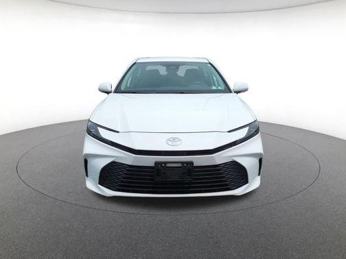 Ice 2025 Toyota Camry LE