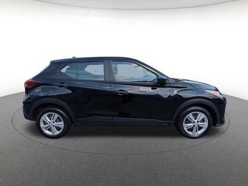 Super Black 2023 Nissan Kicks S