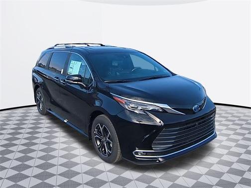 2025 Toyota Sienna Platinum 7 Passenger