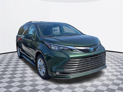 2025 Toyota Sienna XLE 7 Passenger