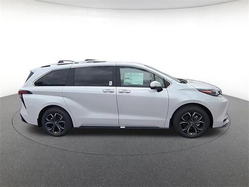 2025 Toyota Sienna Platinum 7 Passenger