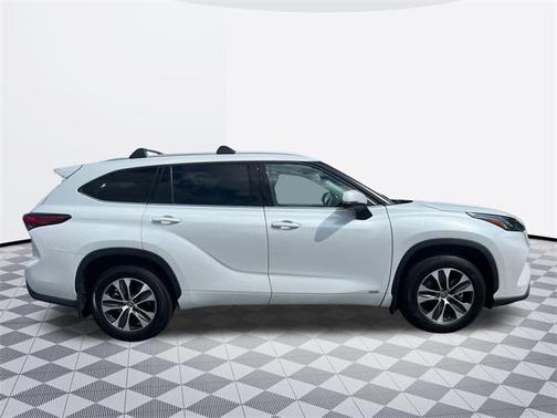 2022 Toyota Highlander Hybrid XLE