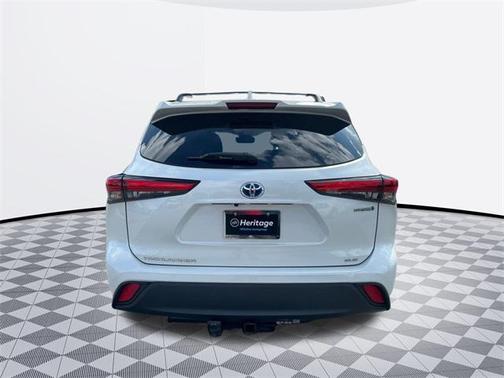 2022 Toyota Highlander Hybrid XLE