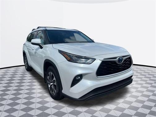 2022 Toyota Highlander Hybrid XLE