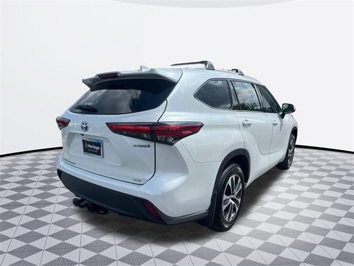 2022 Toyota Highlander Hybrid XLE